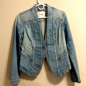 Carol Andrea by invitation button up light jean jacket.